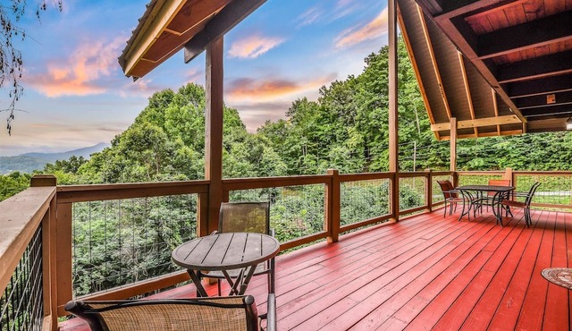 Bearly Hidden Ridge 5 Bedroom Cabin by RedAwning