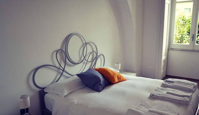 Casa del Cedro superior apartment with private garden on the Gulf of Naples.