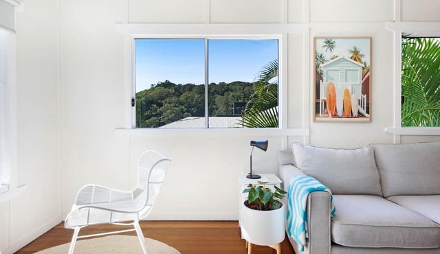 2-Bed Beach House in Burleigh Heads Amidst Nature