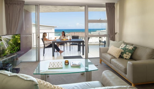Coastal Bliss: 3BR Unit Overlooking Kings Beach