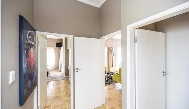 Modern Executive Unit