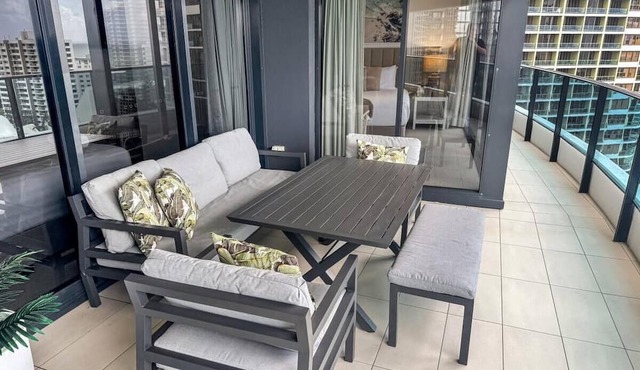 Luxury Oracle Tower 2 Ocean Views 2BR Lvl 15
