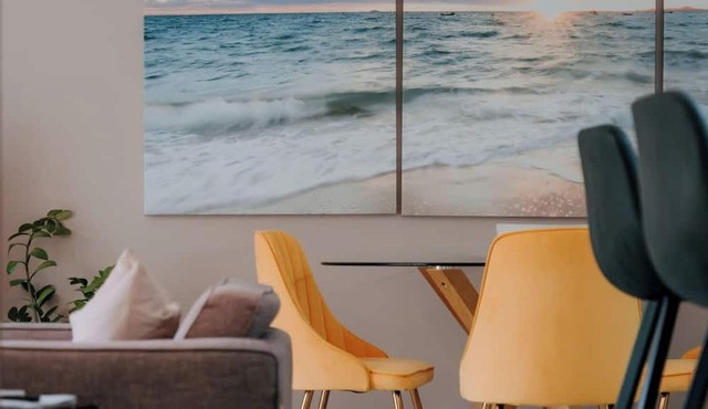 Burleigh Beachside: Pool Parking & Beach Access