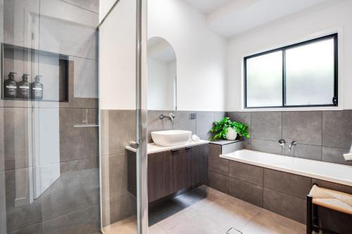 Luxury Modern 4 BR Pet Friendly Family Beach Home