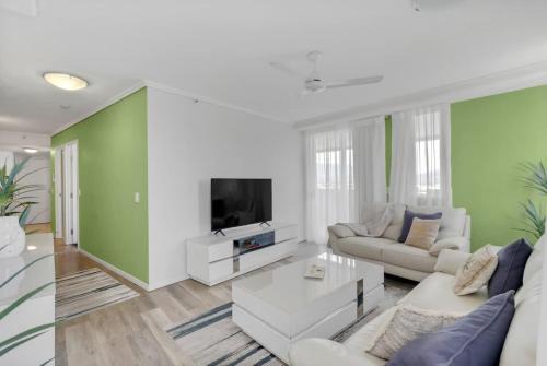 Sky and Peak - Adjacent Units in Central Cairns