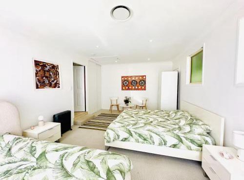 Serenity Rainforest Retreat With Breathtaking Gold Coast Views - Sleeps 4 - 6 people
