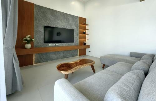 Luxury Private Bangtao Elarya Pool Villa
