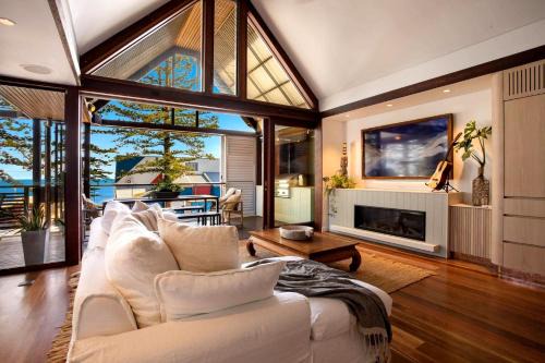 Luxury On The Bay - 2 x 3 bedroom apartments