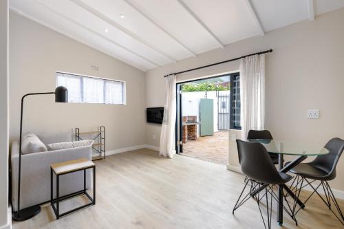 1 Bed 3 Min Walk to Beach With Private BBQ and Parking