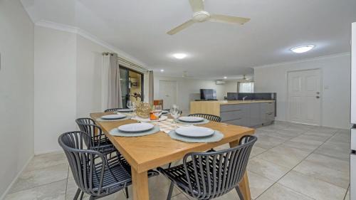 Family Home With Pool In Mount Louisa