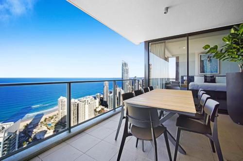 Circle on Cavill Sub Penthouse w/4 bedrooms